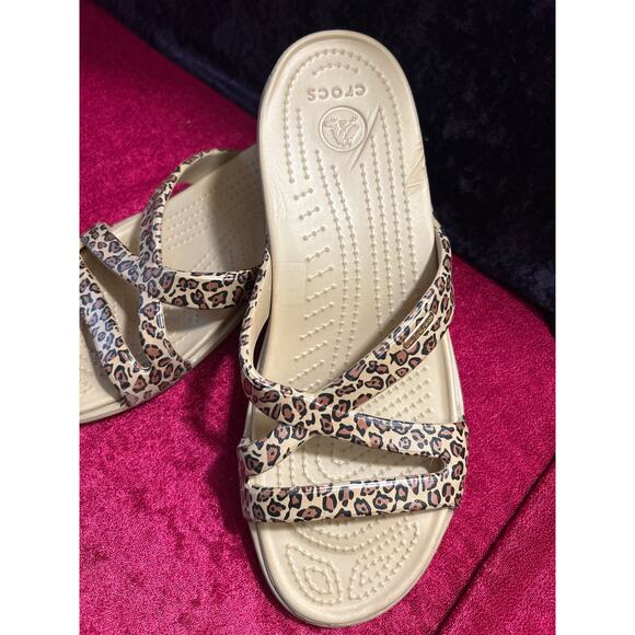 Crocs Women's Size 10Patricia Wedge Cheetah Sandals Slip-on Comfort - Picture 2 of 8